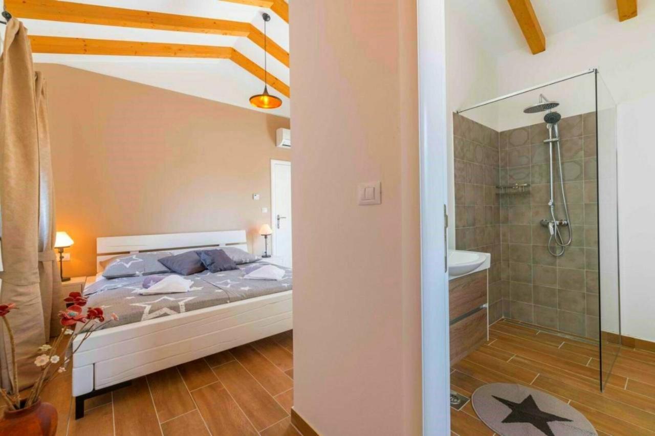 Moderne Istrische Steinvilla - 4 Sterne Mit Privatem, Beheizbaren Pool & Meerblick Kavran Buitenkant foto