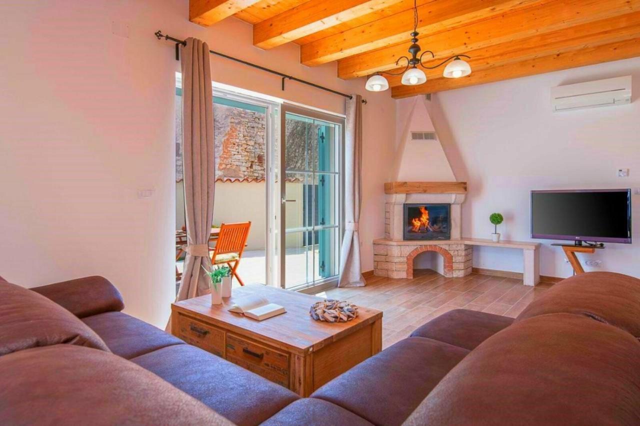 Moderne Istrische Steinvilla - 4 Sterne Mit Privatem, Beheizbaren Pool & Meerblick Kavran Buitenkant foto